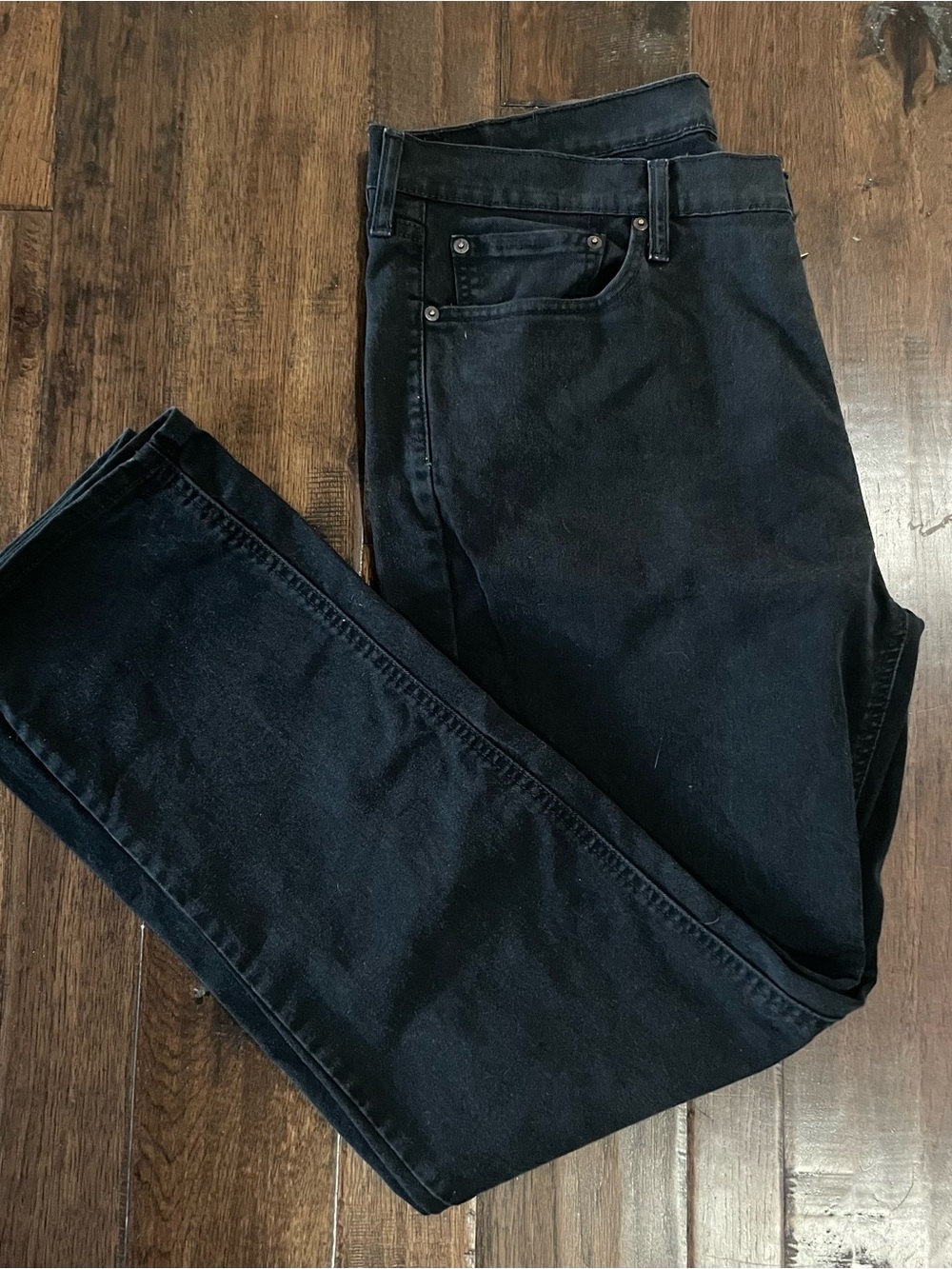 Levi's Men's Black Straight Jeans - Classic Matte Finish